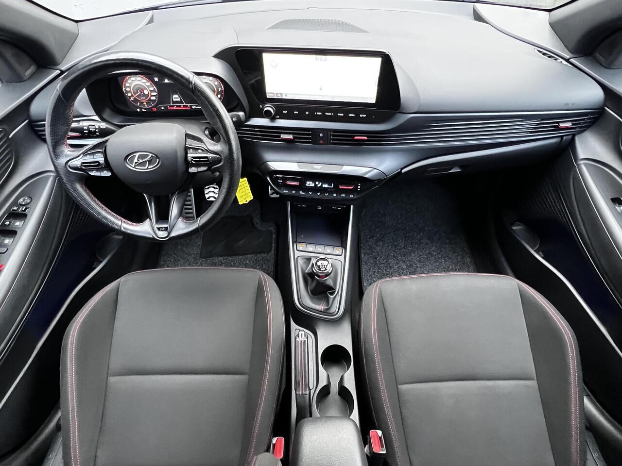 Hyundai I 20 1.0 T-GDI N Line 100 pk / Fabrieksgarantie tot 09-2027 / Navigatie / Apple Carplay Android / Stuur- en stoelverwarming / 17" LM wielen / Winterwielenset tegen meerprijs ¤ 499 /