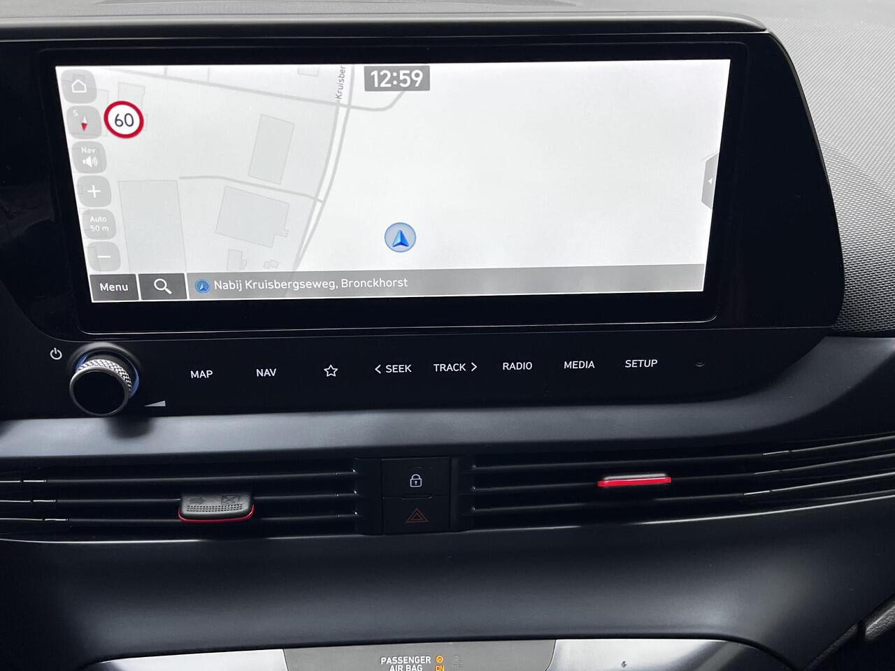Hyundai I 20 1.0 T-GDI N Line 100 pk / Fabrieksgarantie tot 09-2027 / Navigatie / Apple Carplay Android / Stuur- en stoelverwarming / 17" LM wielen / Winterwielenset tegen meerprijs ¤ 499 /