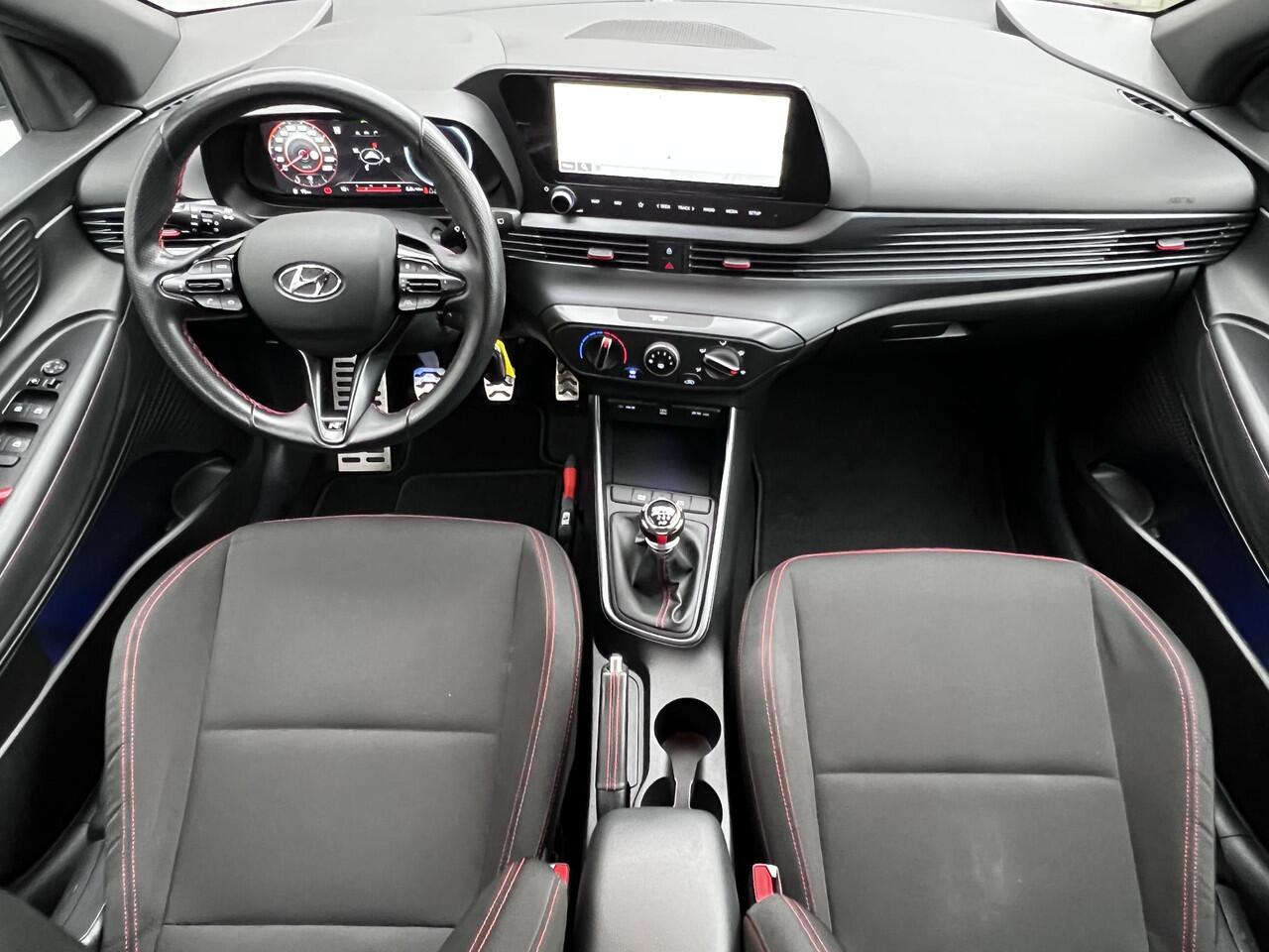 Hyundai I 20 1.0 T-GDI N Line / Fabrieksgarantie tot 04-2027* / NL Auto / Navigatie / Dode hoek detectie / BOSE Audio / Achteruitrijcamera / Apple Carplay Android / Achterspoiler / 17" LM wielen /