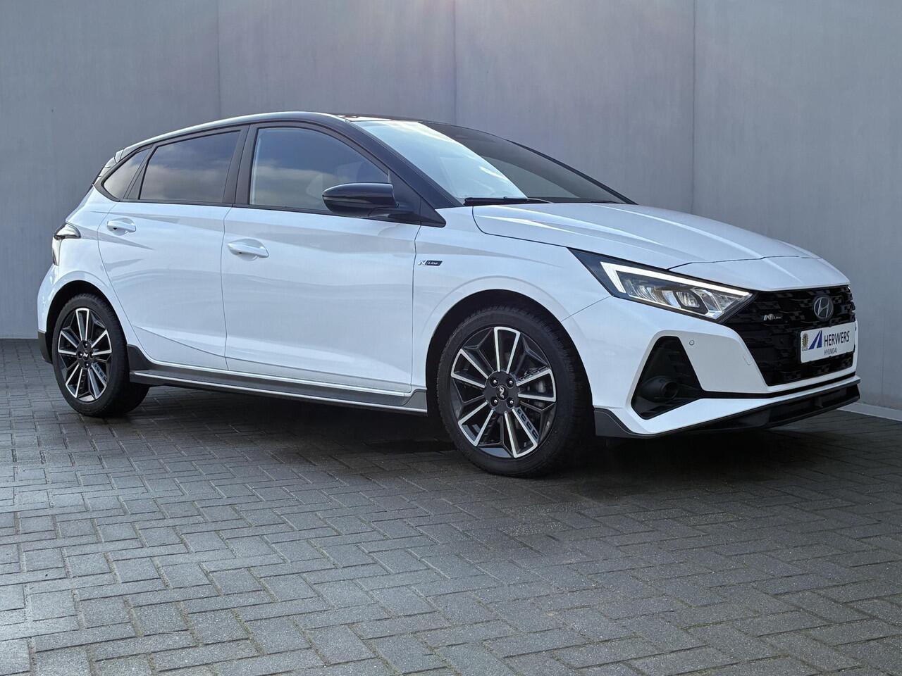 Hyundai I 20 1.0 T-GDI N Line Automaat / Fabrieksgarantie t/m 11-2027 / Dealer onderhouden / Stoel-/Stuurverwarming / Apple Carplay/Android Auto / Achteruitrijcamera / Cruise Control / Navigatie / Bluetooth /