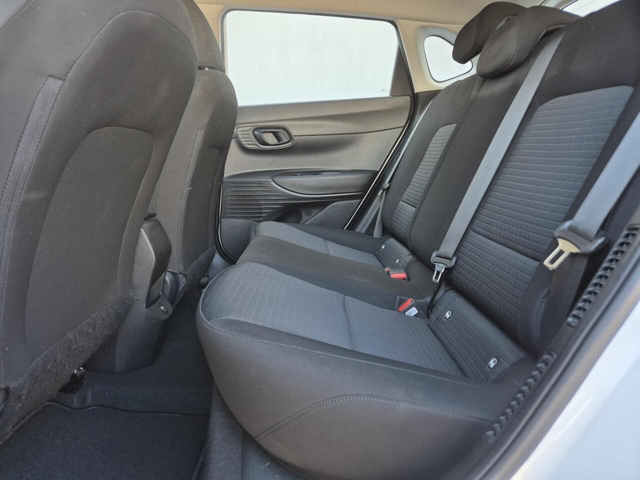 Hyundai I 20 1.0 T-GDI Comfort Smart / All season banden / Airco / Cruise control / Achteruitrijcamera / Trekgewicht 1110 kg / Apple Carplay Android Auto / Parkeersensoren achter / Elektrische ramen voor en achter /