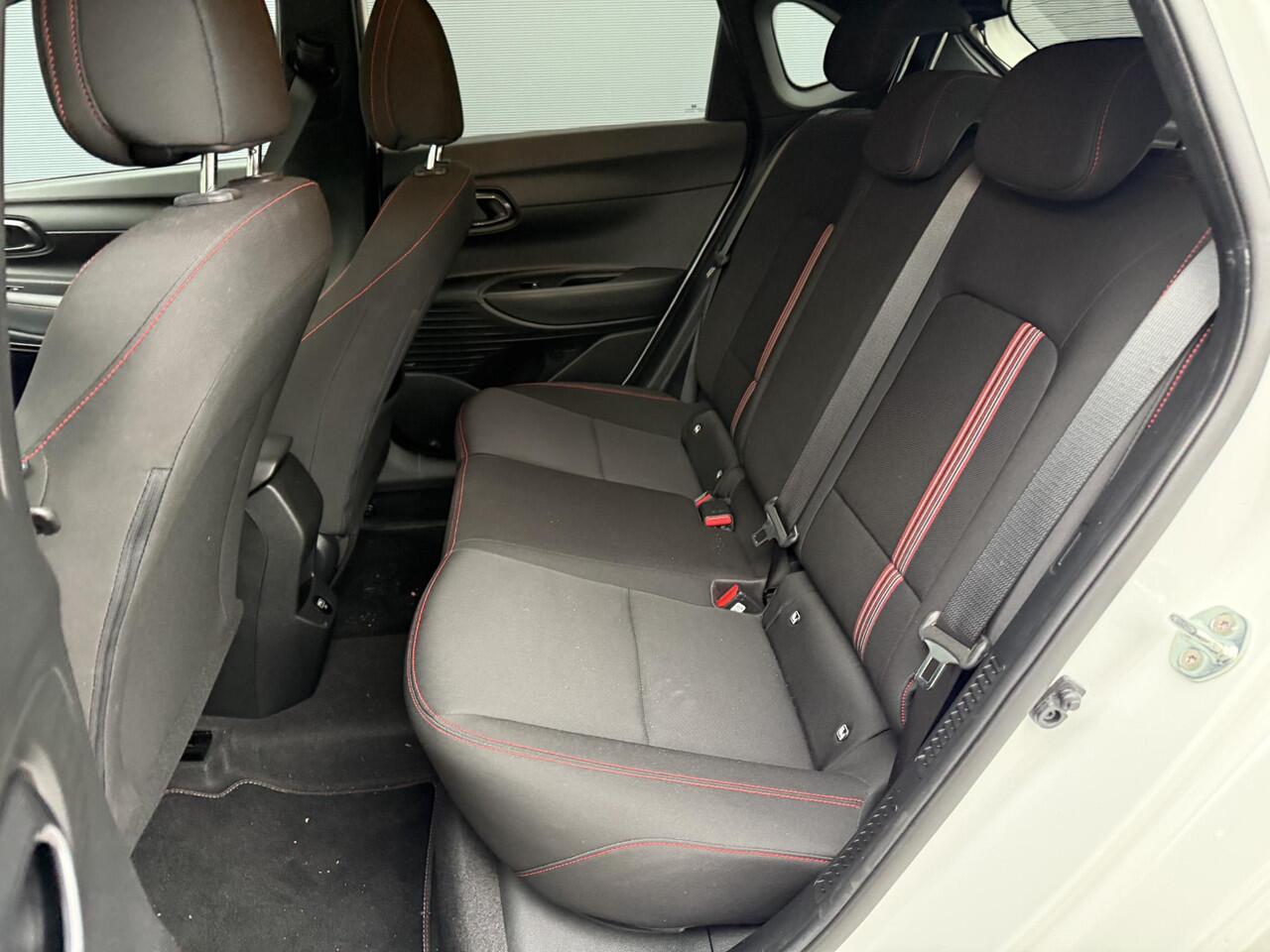 Hyundai I 20 1.0 T-GDI N Line 120 PK / Navigatie + Apple Carplay/Android Auto / Achteruitrijcamera / Airco / Cruise Control / 17" Lichtmetalen Velgen /