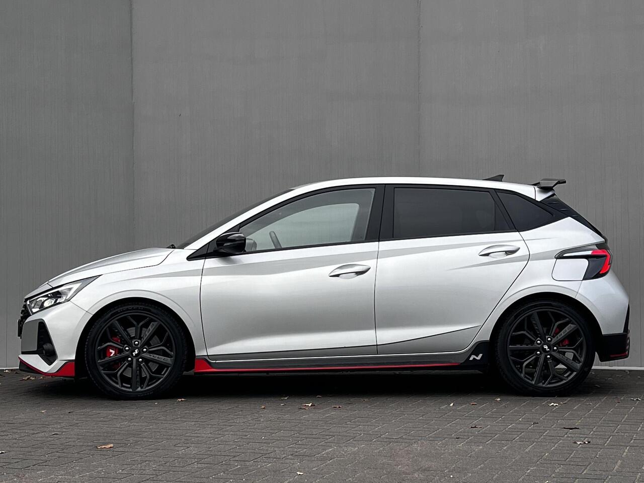 Hyundai I 20 N 1.6 N 204 PK / Fabrieksgarantie tot 05-2028 / Dealer onderhouden / Stuur- en stoelverwarming / Navigatie via Apple Carplay Android / 18" LM wielen /