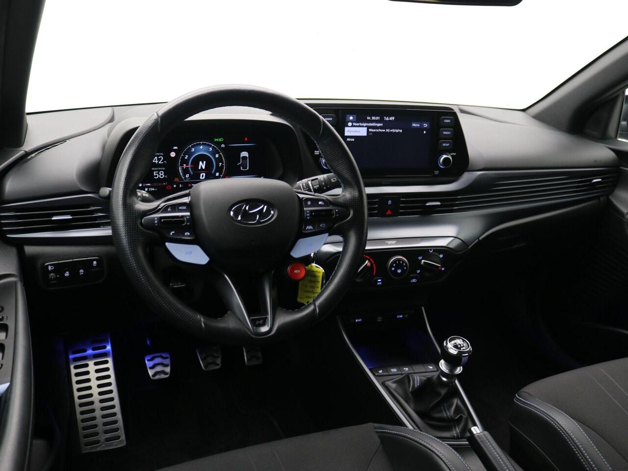 Hyundai I 20 N 1.6 N 204pk Handgeschakeld / Fabrieksgarantie tot 04-2028 / Dealer onderhouden / Achteruitrijcamera / Apple Carplay Android Auto / Cruise control / Parkeersensoren achter / Lichtmetalen wielen 18" /