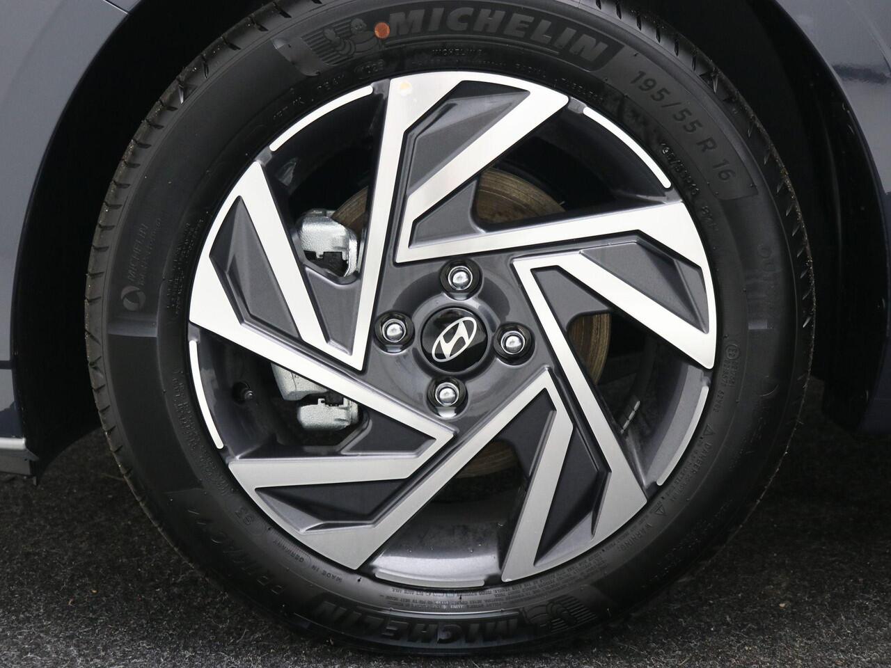 Hyundai I 20 1.0 T-GDI Comfort / ¤ 1.000,- Voordeel Op Nieuwprijs / Rijklaarprijs / Direct Leverbaar / Navigatie / Cruise control / Apple Carplay + Android Auto / Airco / LMV / Achteruitrijcamera /