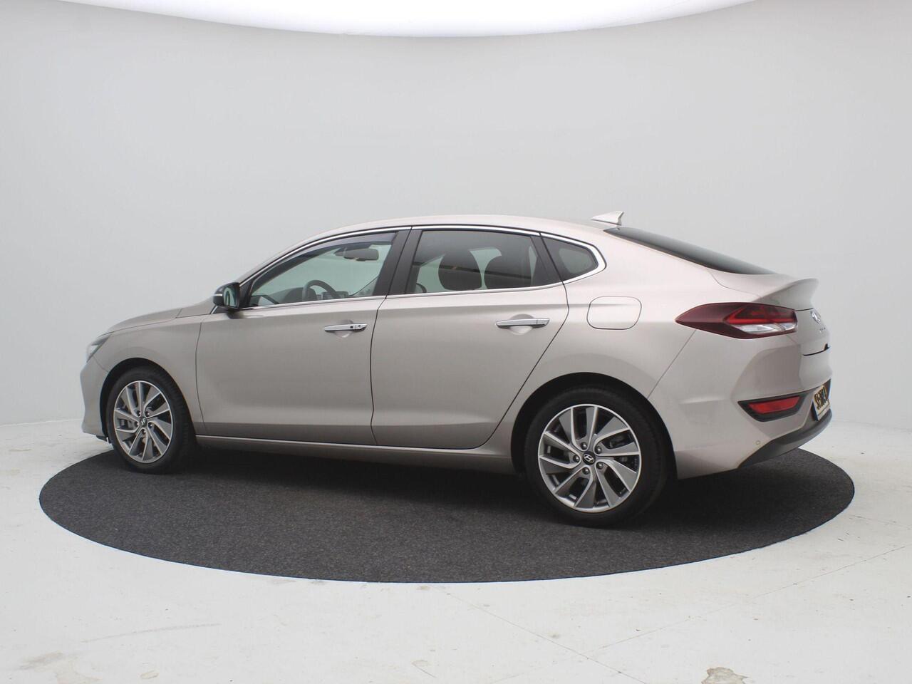 Hyundai I 30 Fastback 1.4 T-GDI 140PK Premium / Navigatie / Cruise Control / 17" LMV / Airco Climate Control / Keyless Entry & Start&Go / Dealer onderhouden / LED /