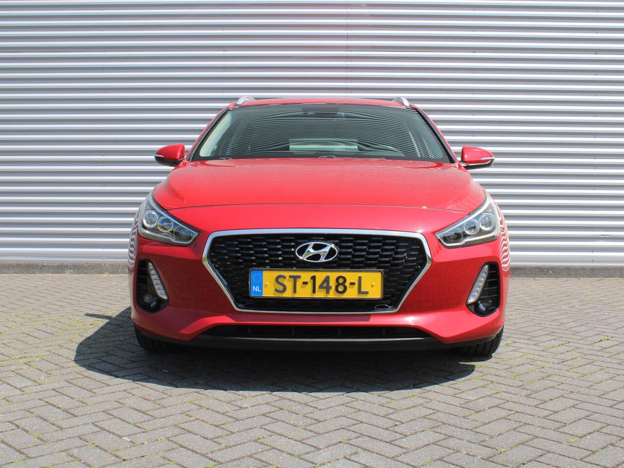 Hyundai I 30 Wagon 1.4 T-GDI Premium | 16" LM | Airco | Cruise | Camera | Navi | Trekhaak | PDC |
