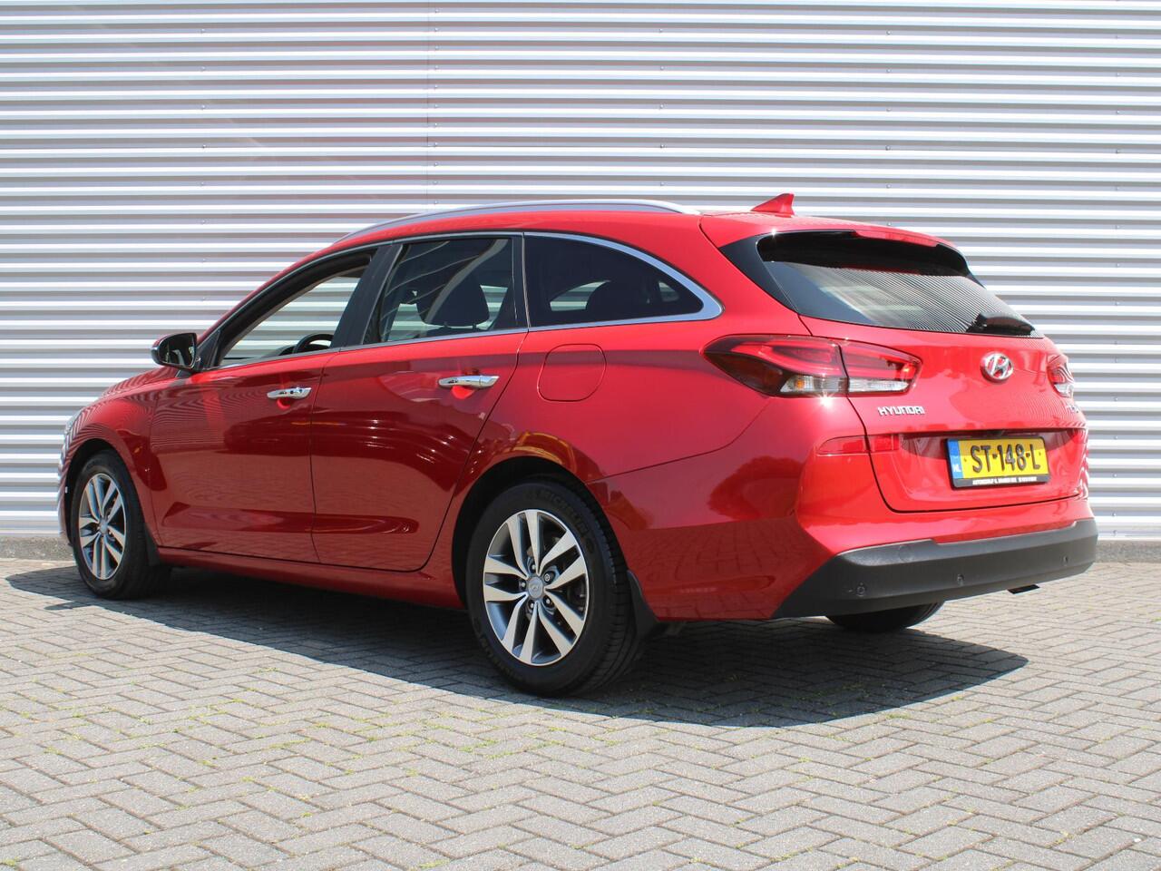 Hyundai I 30 Wagon 1.4 T-GDI Premium | 16" LM | Airco | Cruise | Camera | Navi | Trekhaak | PDC |