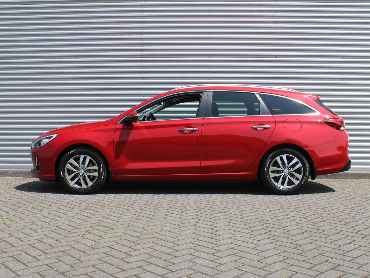 Hyundai I 30 Wagon 1.4 T-GDI Premium | 16" LM | Airco | Cruise | Camera | Navi | Trekhaak | PDC |