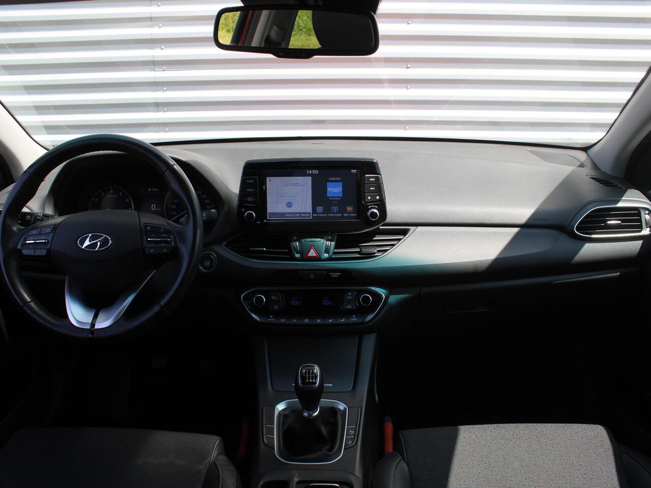 Hyundai I 30 Wagon 1.4 T-GDI Premium | 16" LM | Airco | Cruise | Camera | Navi | Trekhaak | PDC |