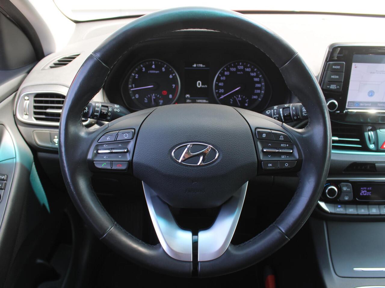 Hyundai I 30 Wagon 1.4 T-GDI Premium | 16" LM | Airco | Cruise | Camera | Navi | Trekhaak | PDC |