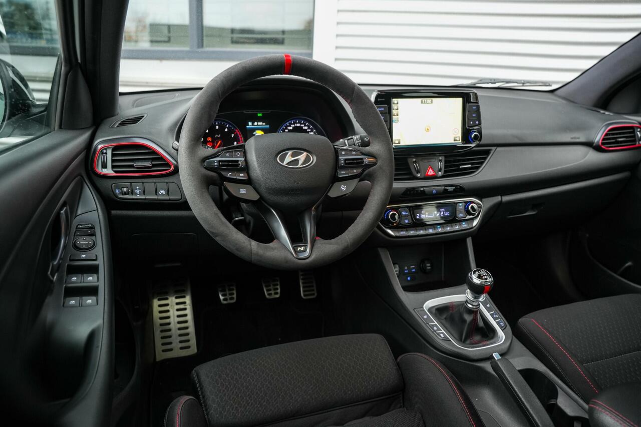 Hyundai I 30 Fastback 2.0 T-GDI N1 Panodak Pops And Bangs Navigatie Camera Stoelverw. Alcantara Keyless Stoel Stuurverw.