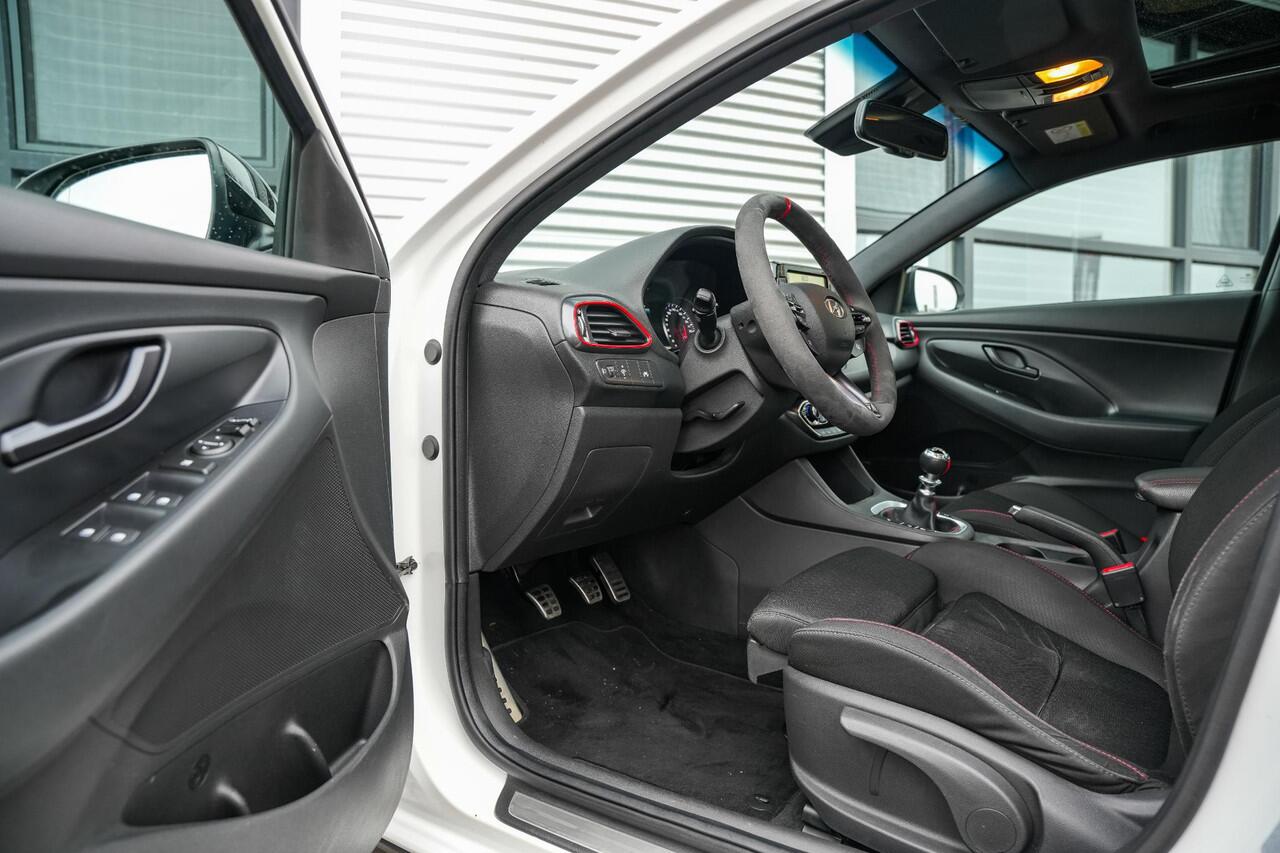 Hyundai I 30 Fastback 2.0 T-GDI N1 Panodak Pops And Bangs Navigatie Camera Stoelverw. Alcantara Keyless Stoel Stuurverw.