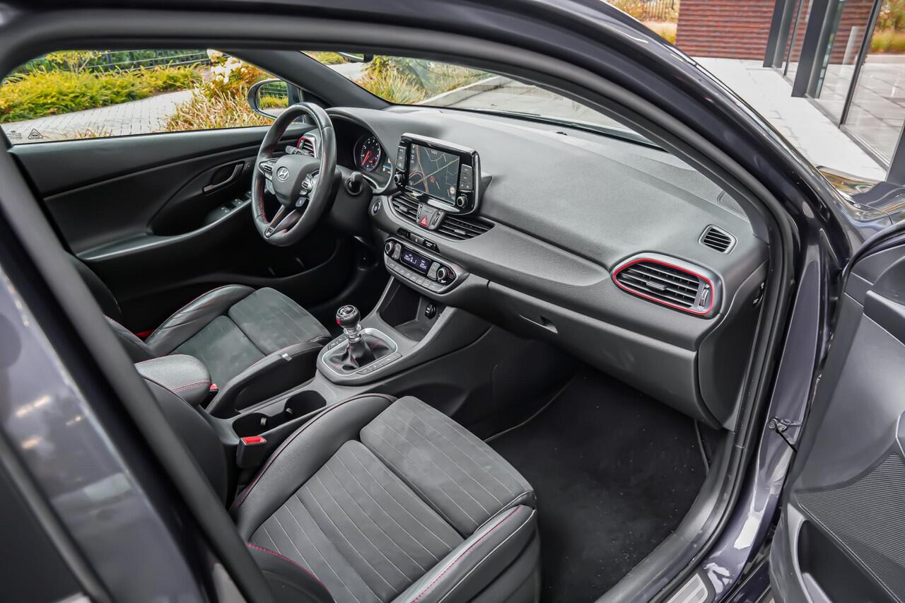 Hyundai I 30 N2 Performance Fastback 2.0 275pk T-GDI |dealer onderhouden|panoramadak|memory|Apple Carplay|parkeercamera|stoelverwarming|clima control|cruise control|19" lichtmetalen velgen|