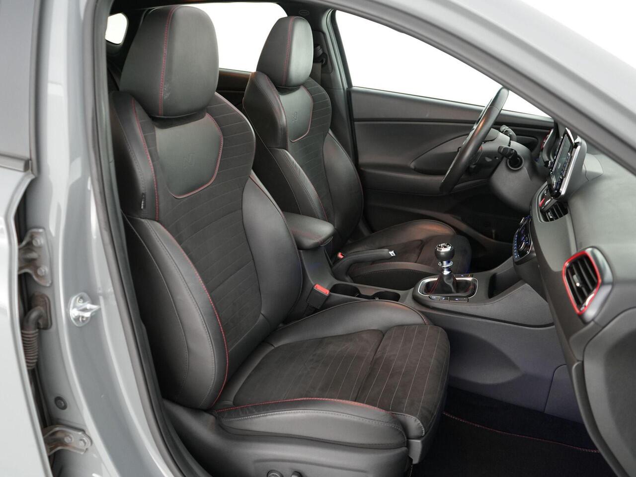 Hyundai I 30 N2 Performance Fastback 2.0 275pk T-GDI |panoramadak|memory|alacantara\leder|Apple Carplay|winterpack|parkeercamera|elek. stoelen|19" lichtmetalen velgen|