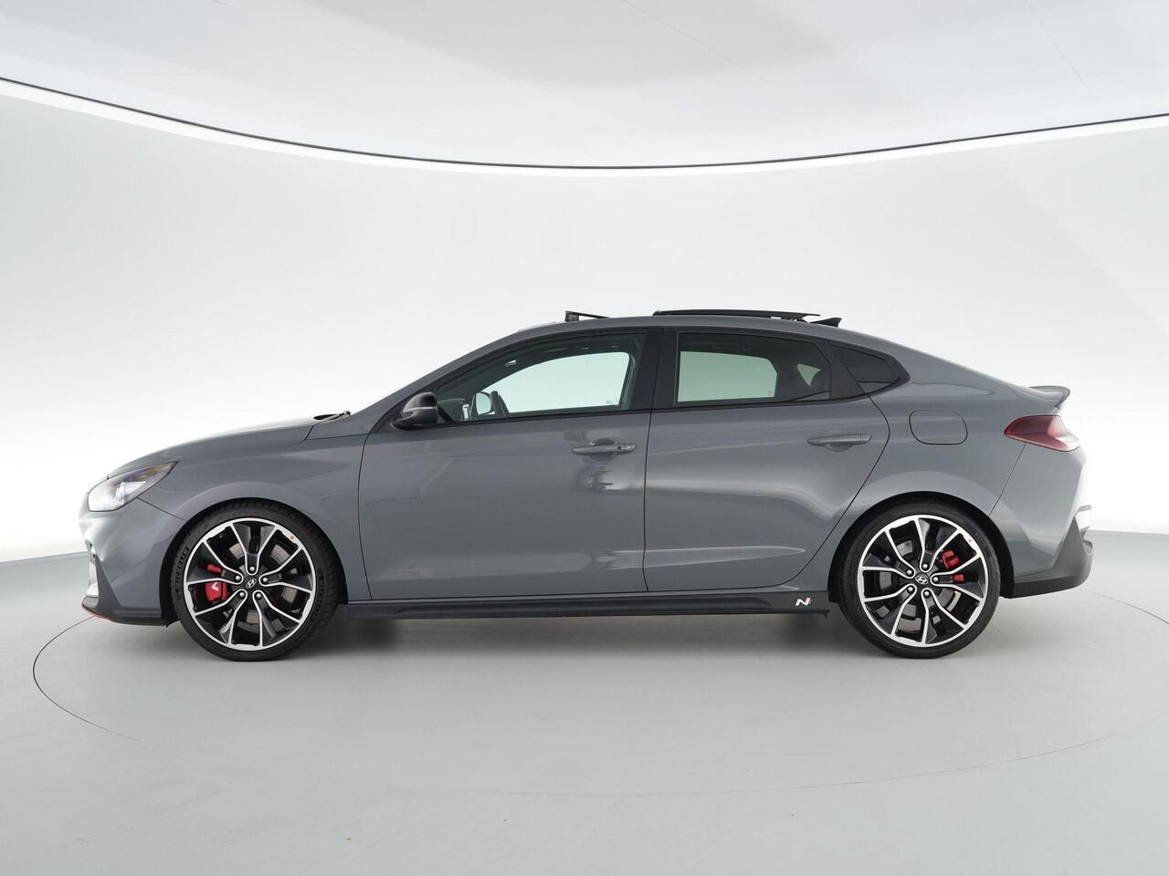 Hyundai I 30 N2 Performance Fastback 2.0 275pk T-GDI |panoramadak|memory|alacantara\leder|Apple Carplay|winterpack|parkeercamera|elek. stoelen|19" lichtmetalen velgen|