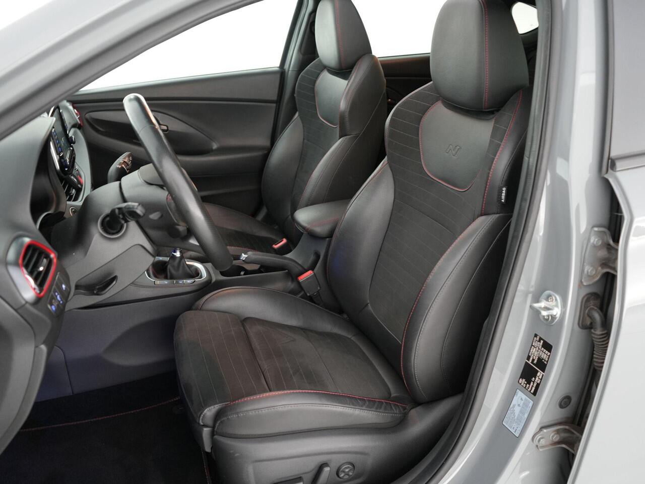 Hyundai I 30 N2 Performance Fastback 2.0 275pk T-GDI |panoramadak|memory|alacantara\leder|Apple Carplay|winterpack|parkeercamera|elek. stoelen|19" lichtmetalen velgen|