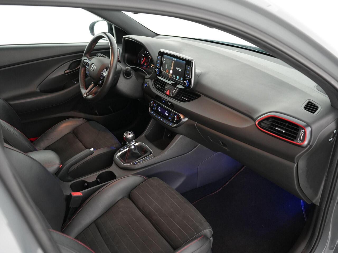 Hyundai I 30 N2 Performance Fastback 2.0 275pk T-GDI |panoramadak|memory|alacantara\leder|Apple Carplay|winterpack|parkeercamera|elek. stoelen|19" lichtmetalen velgen|