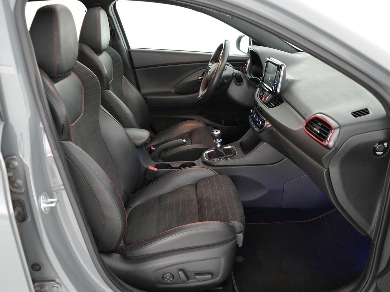 Hyundai I 30 N2 Performance Fastback 2.0 275pk T-GDI |panoramadak|memory|alacantara\leder|Apple Carplay|winterpack|parkeercamera|elek. stoelen|19" lichtmetalen velgen|