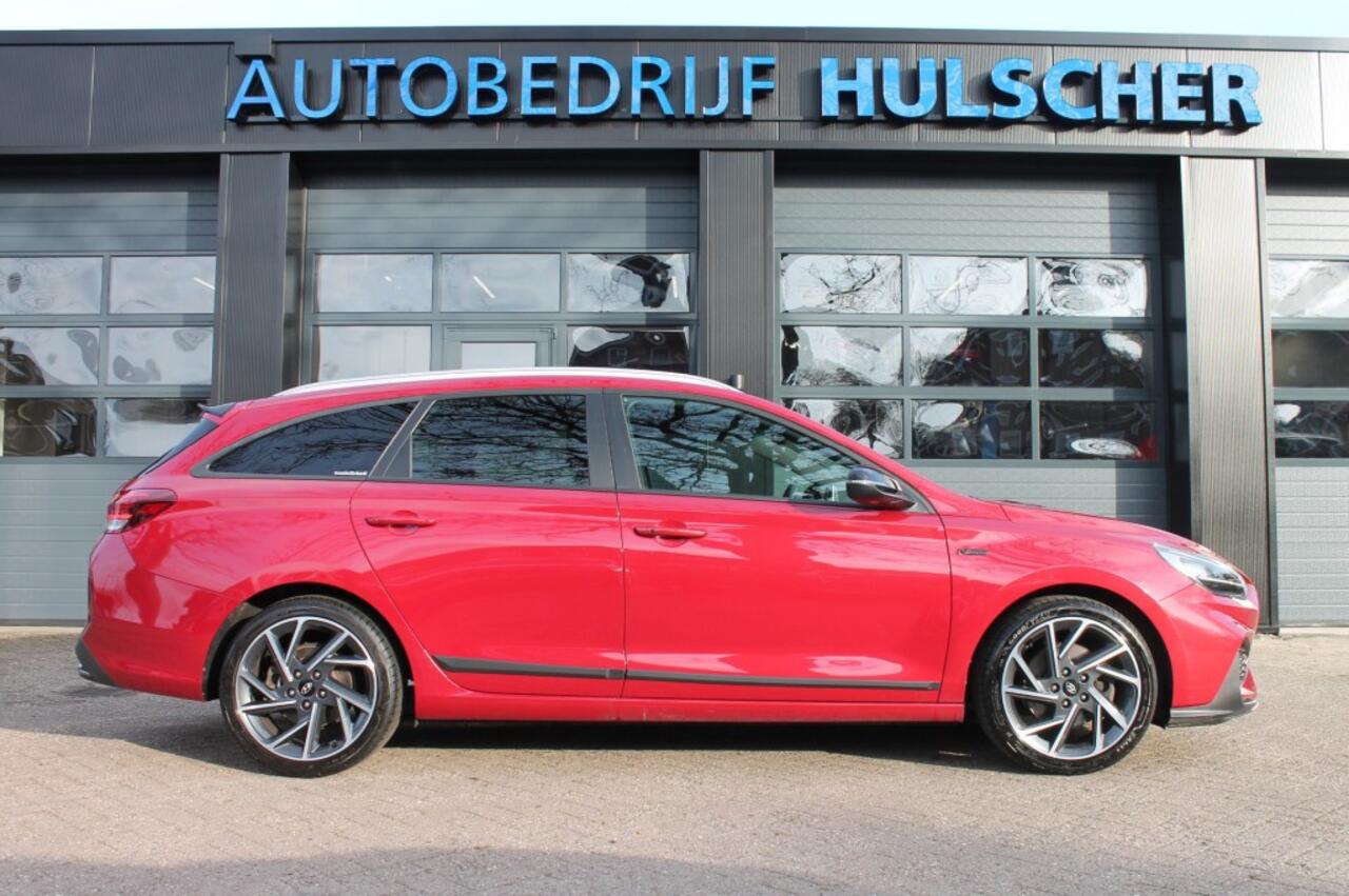 Hyundai I 30 1.5 T-GDI MHEV NLINE **NL-auto** winterbanden set