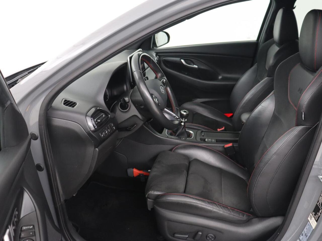 Hyundai I 30 1.5 T-GDi MHEV N Line | Trekhaak | Sportstoelen | Stoelverwarming | Full LED | Carplay | Camera | Leder/Alcantara | Memory | Keyless | Climate control