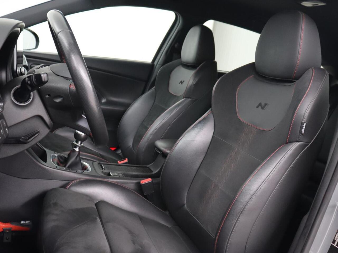 Hyundai I 30 1.5 T-GDi MHEV N Line | Trekhaak | Sportstoelen | Stoelverwarming | Full LED | Carplay | Camera | Leder/Alcantara | Memory | Keyless | Climate control