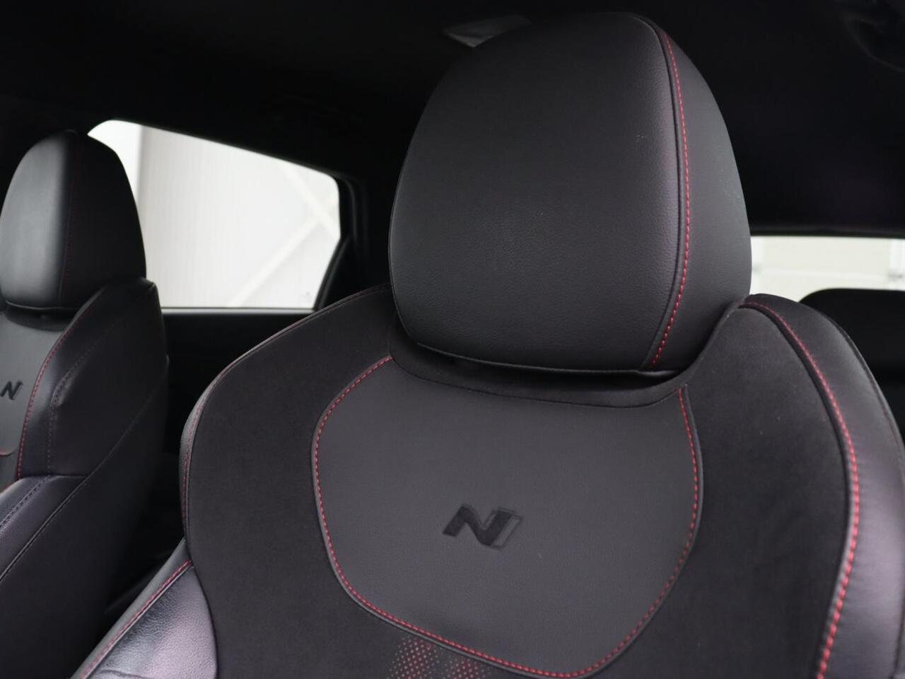 Hyundai I 30 1.5 T-GDi MHEV N Line | Trekhaak | Sportstoelen | Stoelverwarming | Full LED | Carplay | Camera | Leder/Alcantara | Memory | Keyless | Climate control