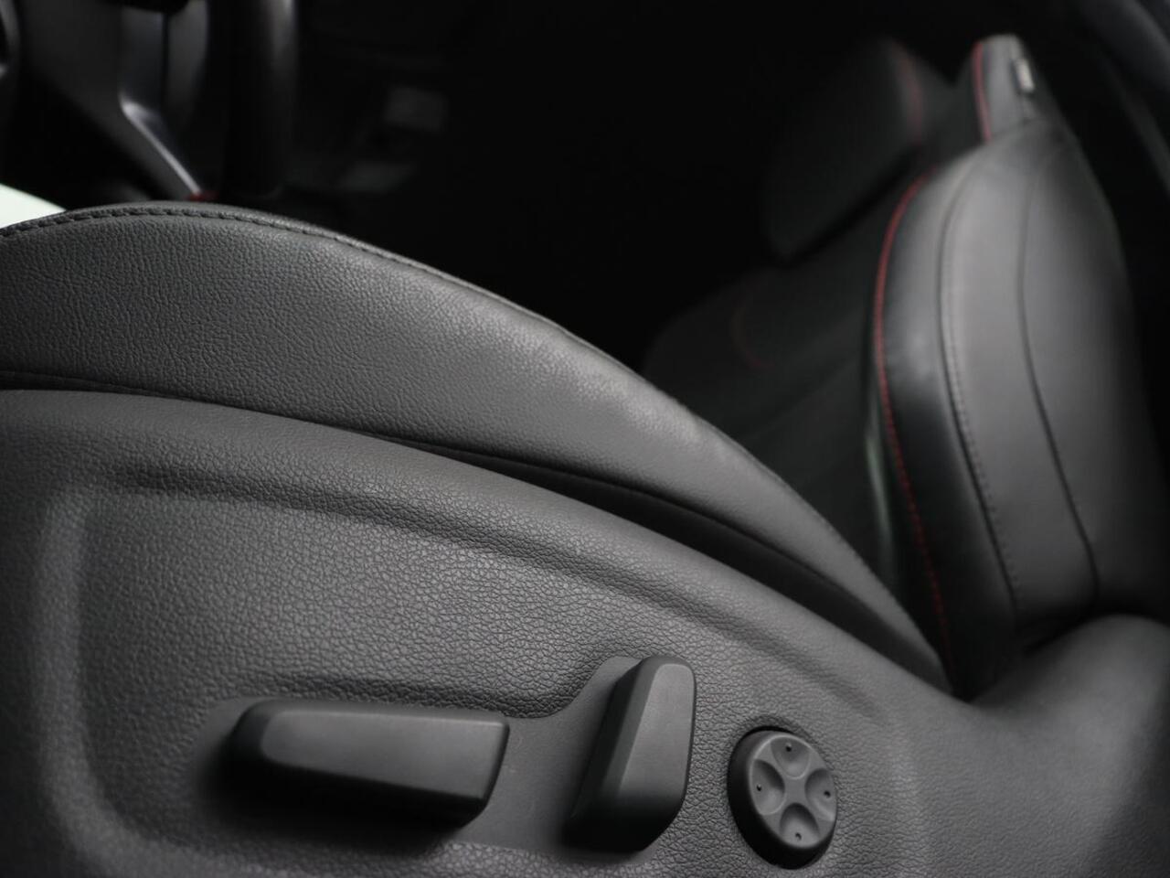 Hyundai I 30 1.5 T-GDi MHEV N Line | Trekhaak | Sportstoelen | Stoelverwarming | Full LED | Carplay | Camera | Leder/Alcantara | Memory | Keyless | Climate control