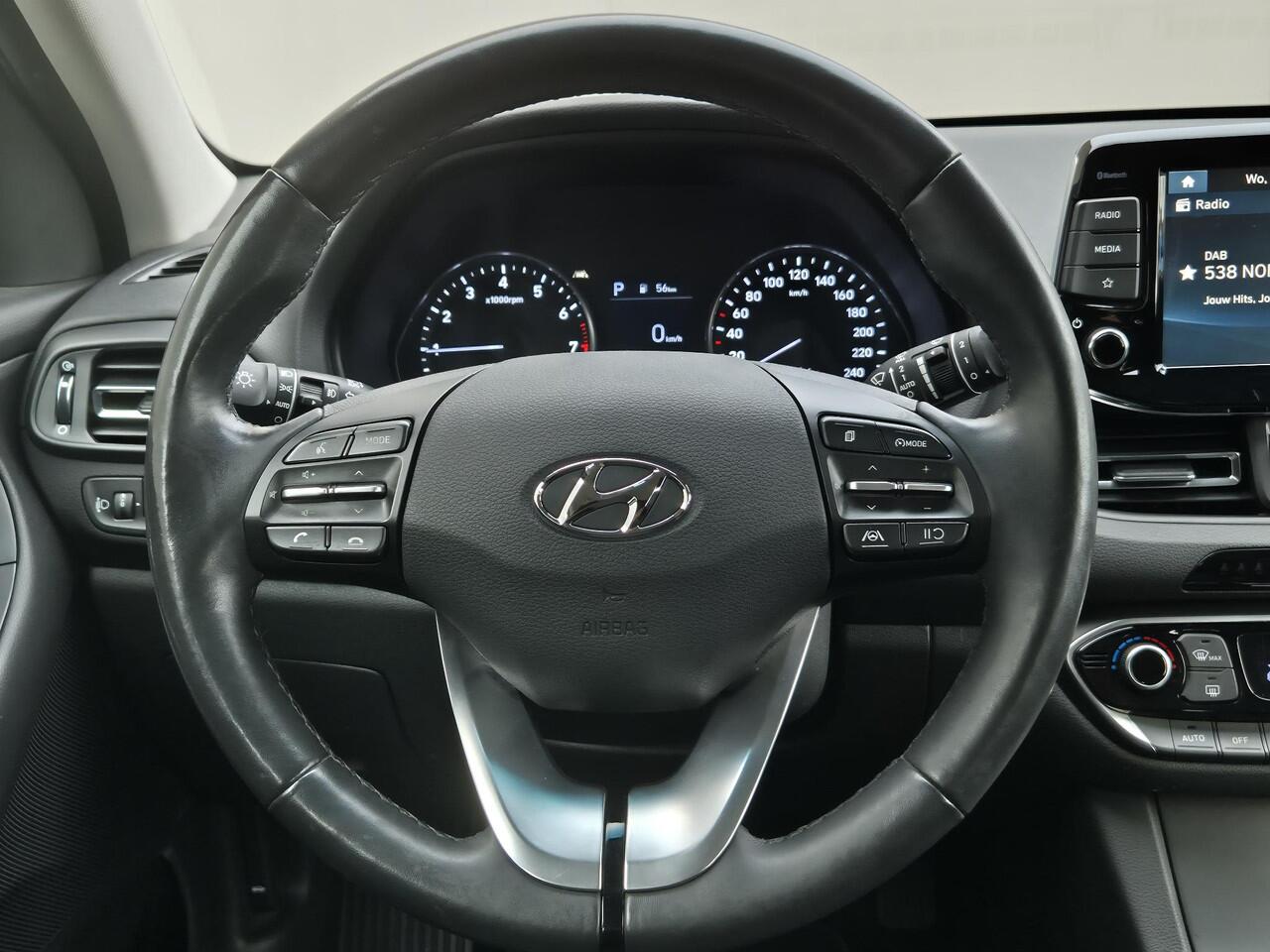 Hyundai I 30 Wagon 1.0 T-GDi MHEV Comfort Smart Automaat / Navigatie via Apple Carplay of Android Auto / Stuur en Stoel verwarming / Achteruitrijcamera / Cruise control / Keyless Entry/Start / Climate control /