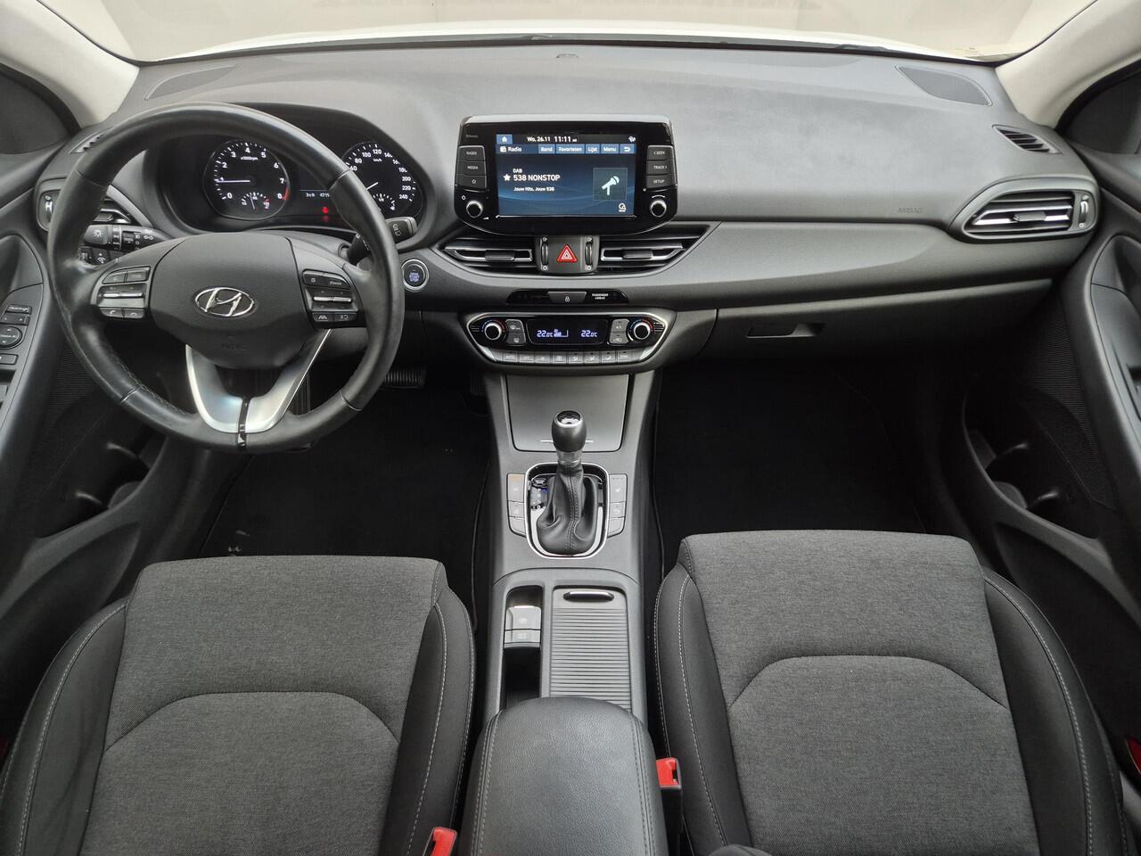 Hyundai I 30 Wagon 1.0 T-GDi MHEV Comfort Smart Automaat / Navigatie via Apple Carplay of Android Auto / Stuur en Stoel verwarming / Achteruitrijcamera / Cruise control / Keyless Entry/Start / Climate control /