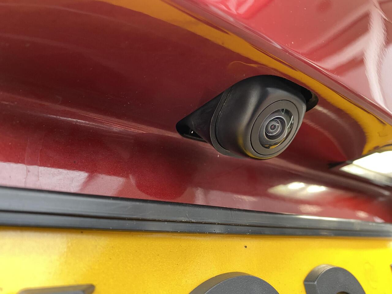 Hyundai I 30 Fastback 1.5 T-GDi MHEV N Line Stoelverwarming, navigatie Apple CarPlay/Android Auto, suède interieur, achteruitrij camera, cruise control, boekjes compleet!