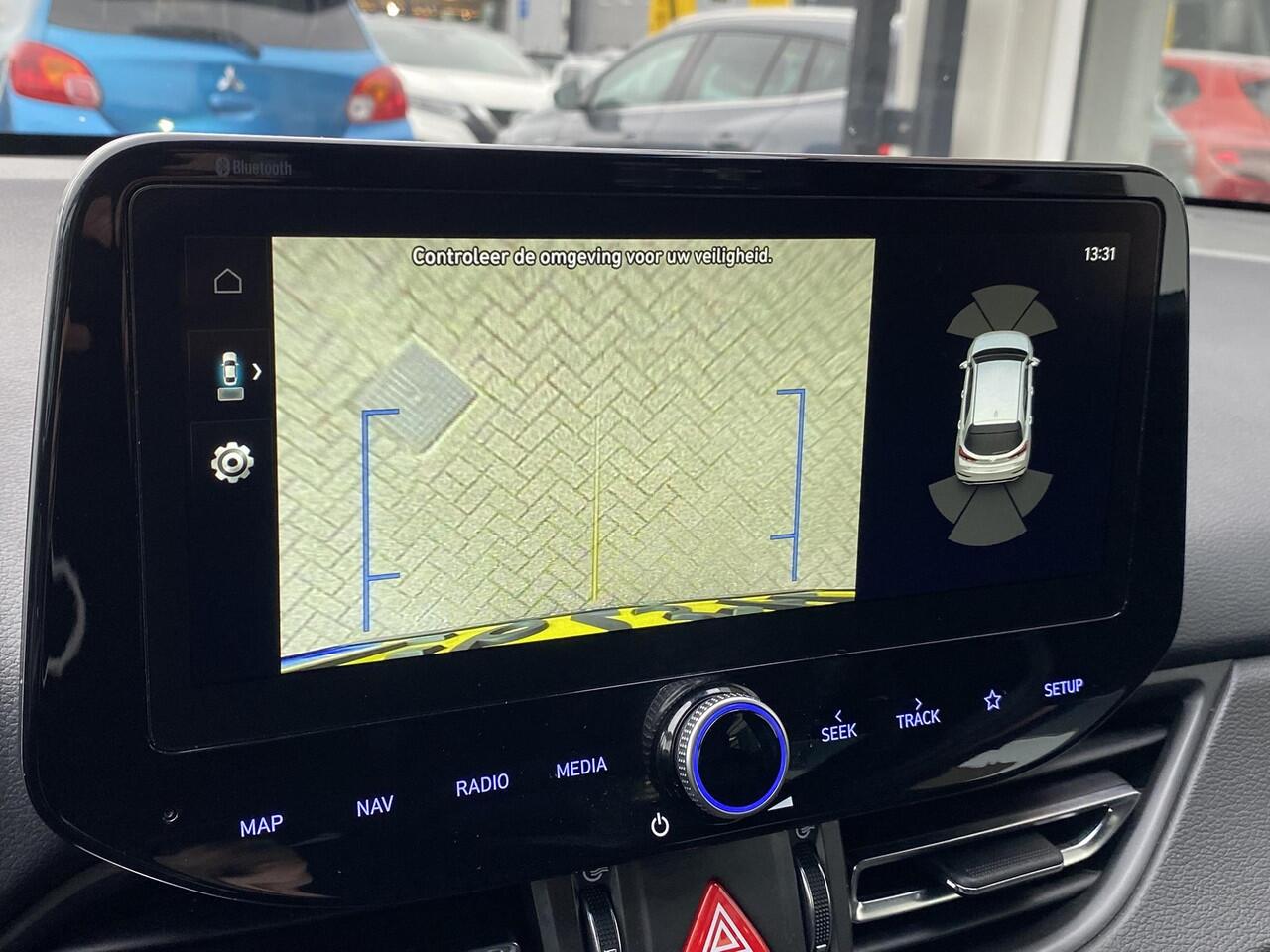 Hyundai I 30 Fastback 1.5 T-GDi MHEV N Line Stoelverwarming, navigatie Apple CarPlay/Android Auto, suède interieur, achteruitrij camera, cruise control, boekjes compleet!