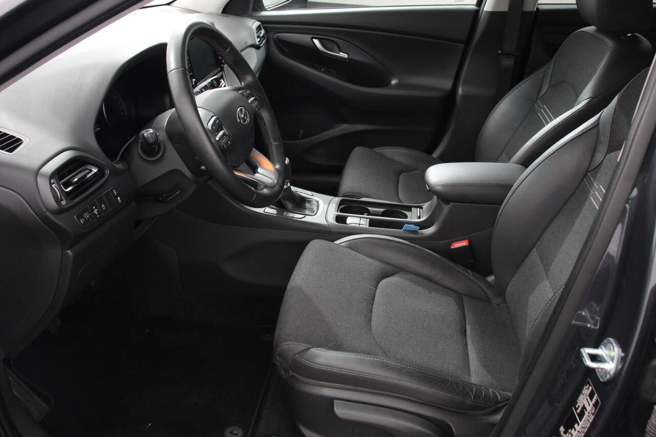 Hyundai I 30 Wagon 1.0 T-GDi 120 Pk Essential Navigatie Apple Carplay/Android Auto Climate Control Camera Afneembare Trekhaak Lane Assist Privacy Glass Keyless Go