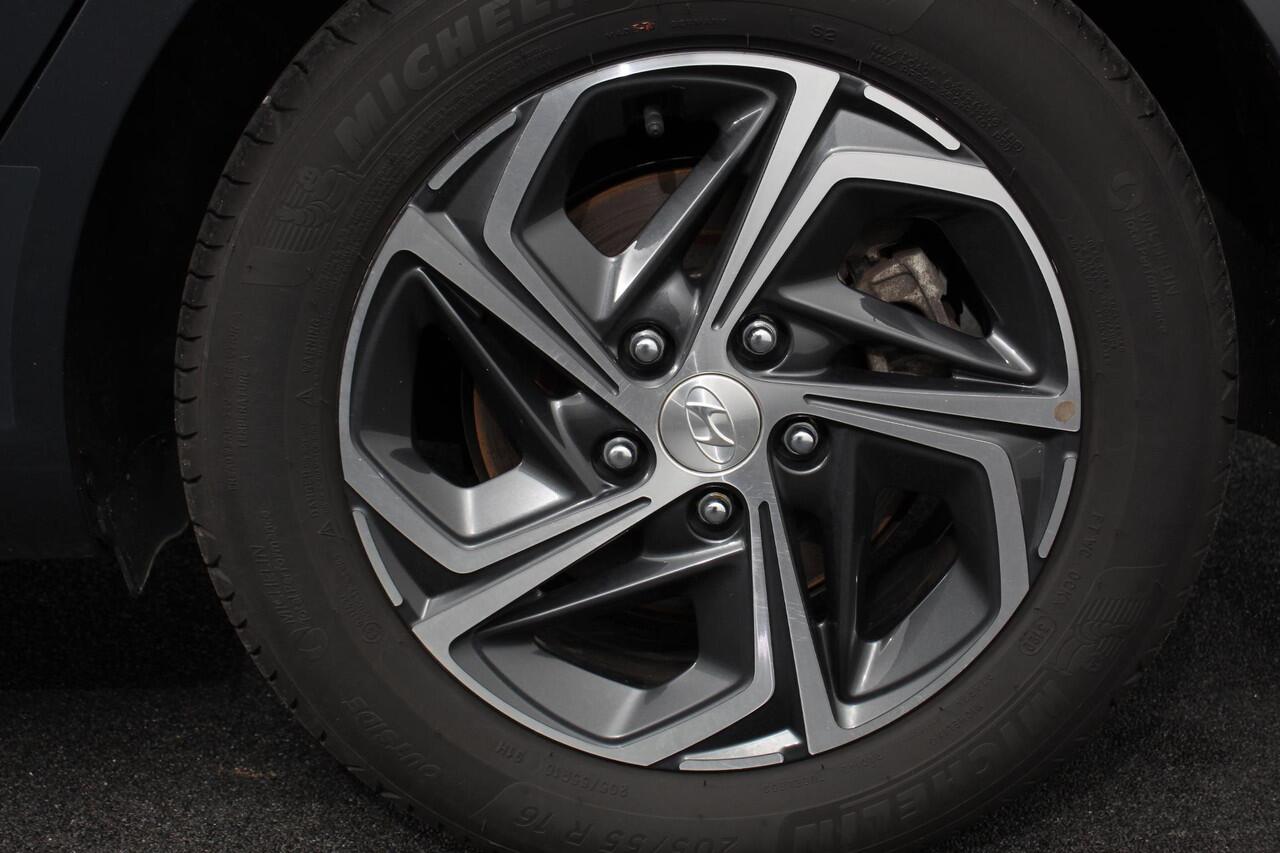 Hyundai I 30 Wagon 1.0 T-GDi 120 Pk Essential Navigatie Apple Carplay/Android Auto Climate Control Camera Afneembare Trekhaak Lane Assist Privacy Glass Keyless Go