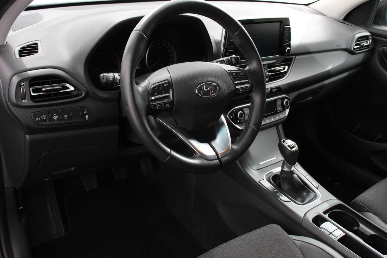 Hyundai I 30 Wagon 1.0 T-GDi 120 Pk Essential Navigatie Apple Carplay/Android Auto Climate Control Camera Afneembare Trekhaak Lane Assist Privacy Glass Keyless Go