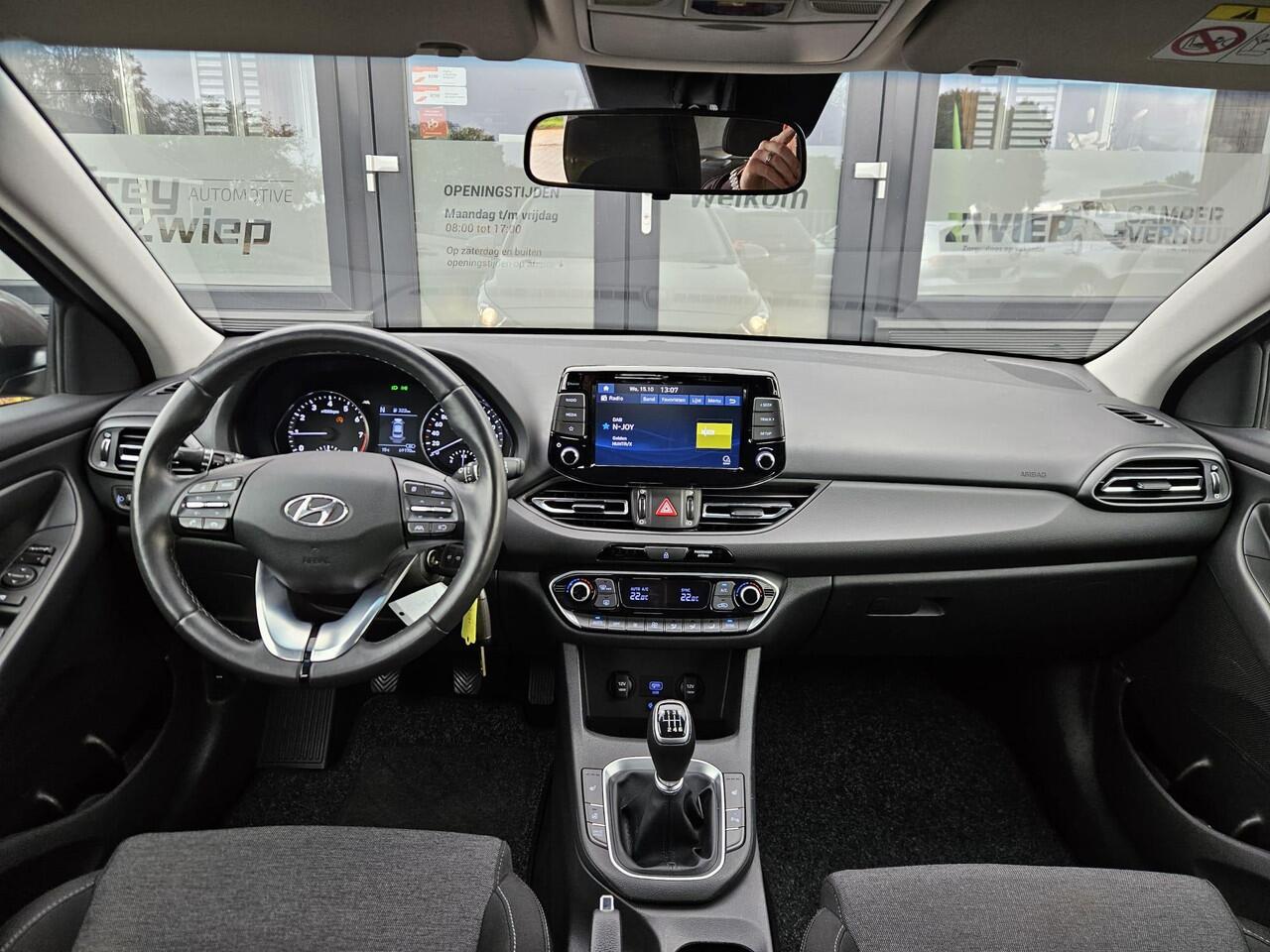 Hyundai I 30 1.0 T-GDi MHEV i-Motion stoelverwarming. stuurverwarming. camera achter. Apple carplay.