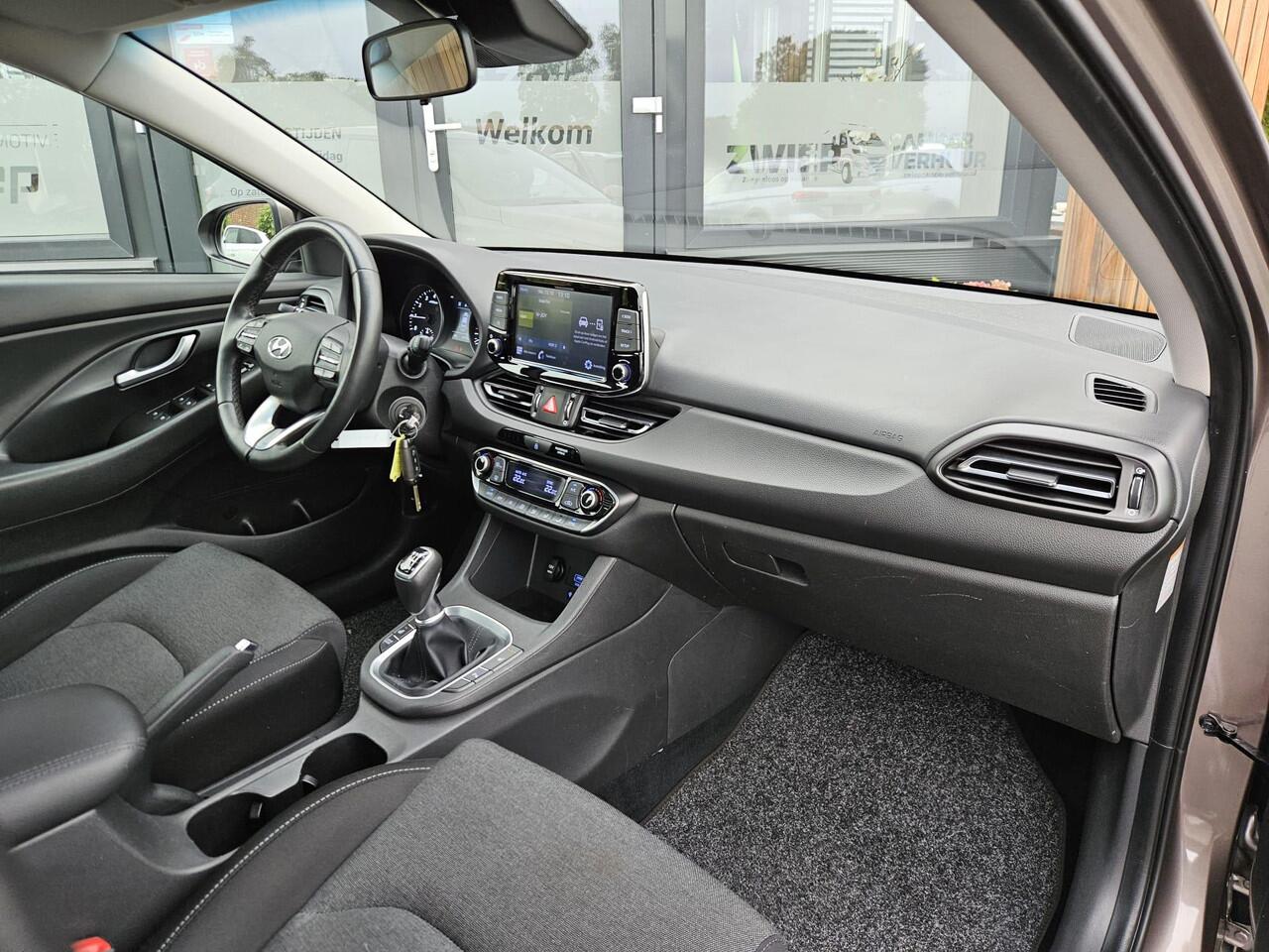 Hyundai I 30 1.0 T-GDi MHEV i-Motion stoelverwarming. stuurverwarming. camera achter. Apple carplay.