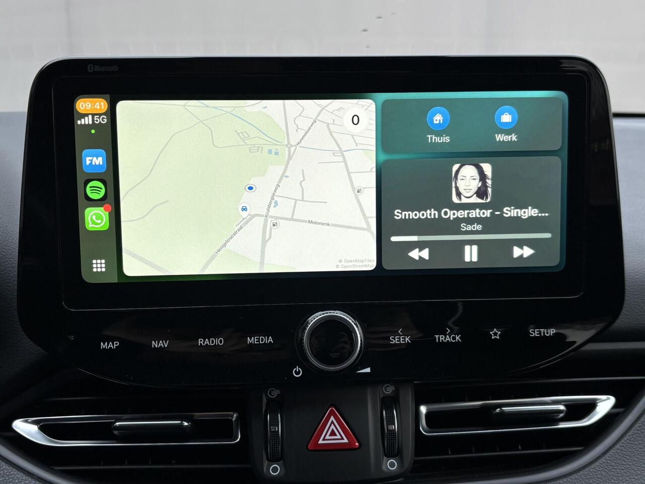 Hyundai I 30 Wagon 1.0 T-GDi MHEV Comfort Smart 30th Edition / Fabrieksgarantie tot 08-2027 / Dealer onderhouden / Navigatie / Stuur- en stoelverwarming / Achteruitrijcamera / Apple Carplay Android / 17" LM wielen /