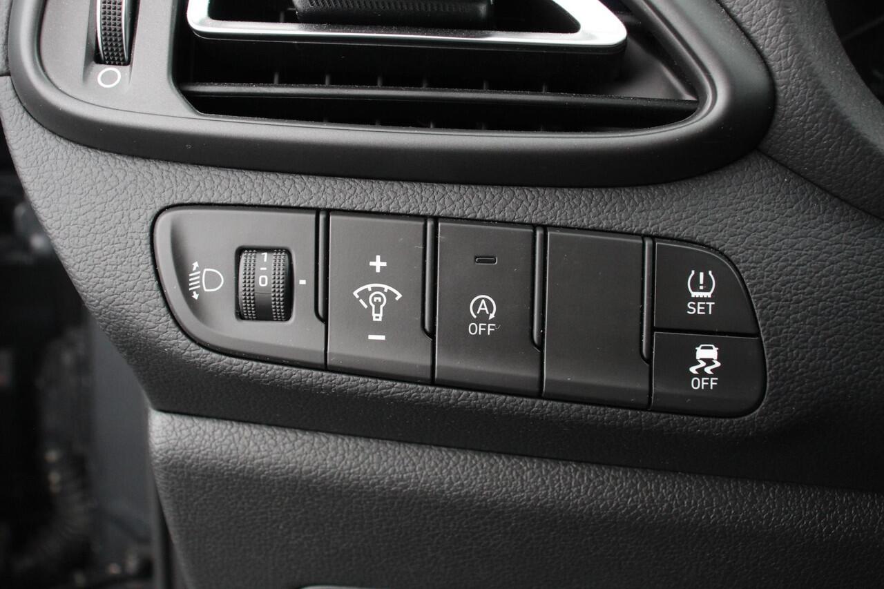 Hyundai I 30 Wagon 1.0 T-GDi 120 Pk Essential | Navigatie | Apple Carplay/Android Auto | Climate Control | Camera | Afneembare Trekhaak | Lane Assist | Privacy Glass | Keyless Start