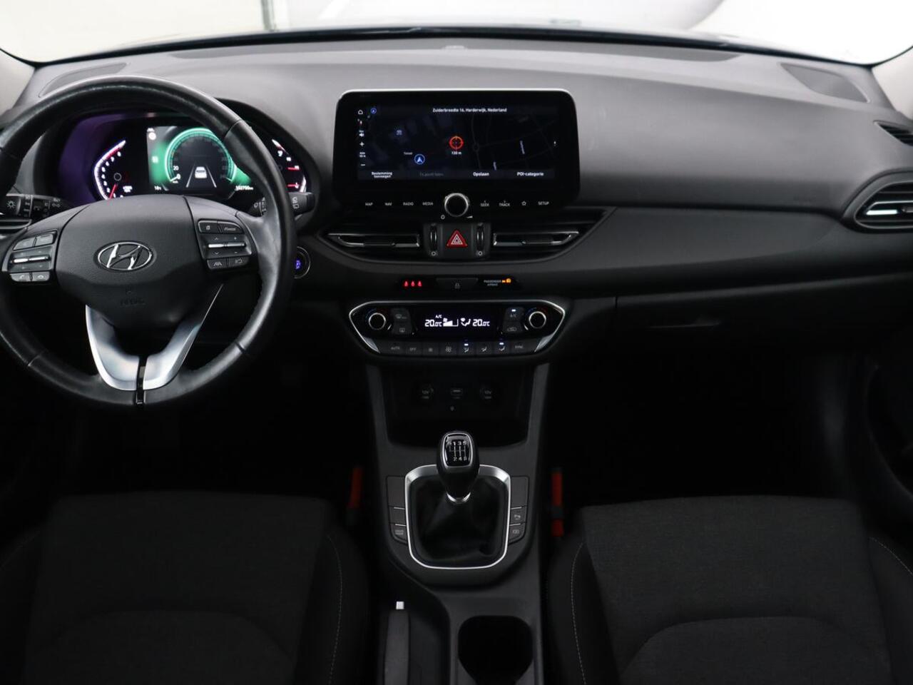 Hyundai I 30 1.0 T-GDi MHEV Comfort Smart | Camera | Carplay | Keyless | Full LED | Navigatie | Climate control | Parkeerhulp | Cruise control | DAB | Bluetooth