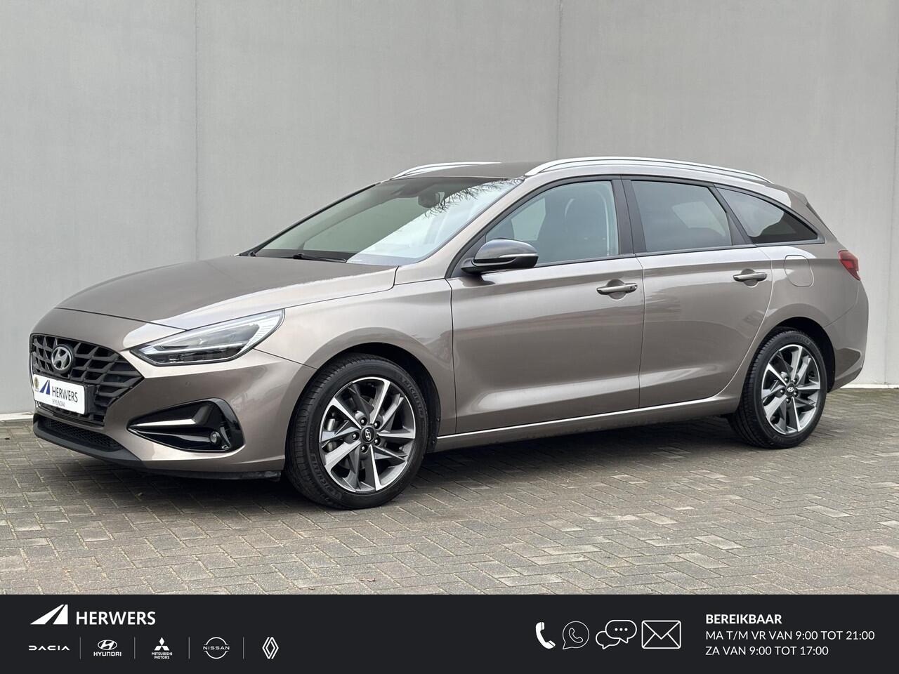 Hyundai I 30 Wagon 1.0 T-GDi MHEV Comfort Smart 30th Edition / Fabrieksgarantie tot 08-2027 / Dealer onderhouden / Navigatie / Stuur- en stoelverwarming / Achteruitrijcamera / Apple Carplay Android / 17" LM wielen /