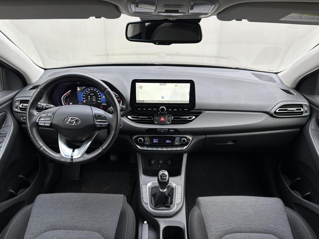 Hyundai I 30 Wagon 1.0 T-GDi MHEV Comfort Smart 30th Edition / Fabrieksgarantie tot 08-2027 / Dealer onderhouden / Navigatie / Stuur- en stoelverwarming / Achteruitrijcamera / Apple Carplay Android / 17" LM wielen /