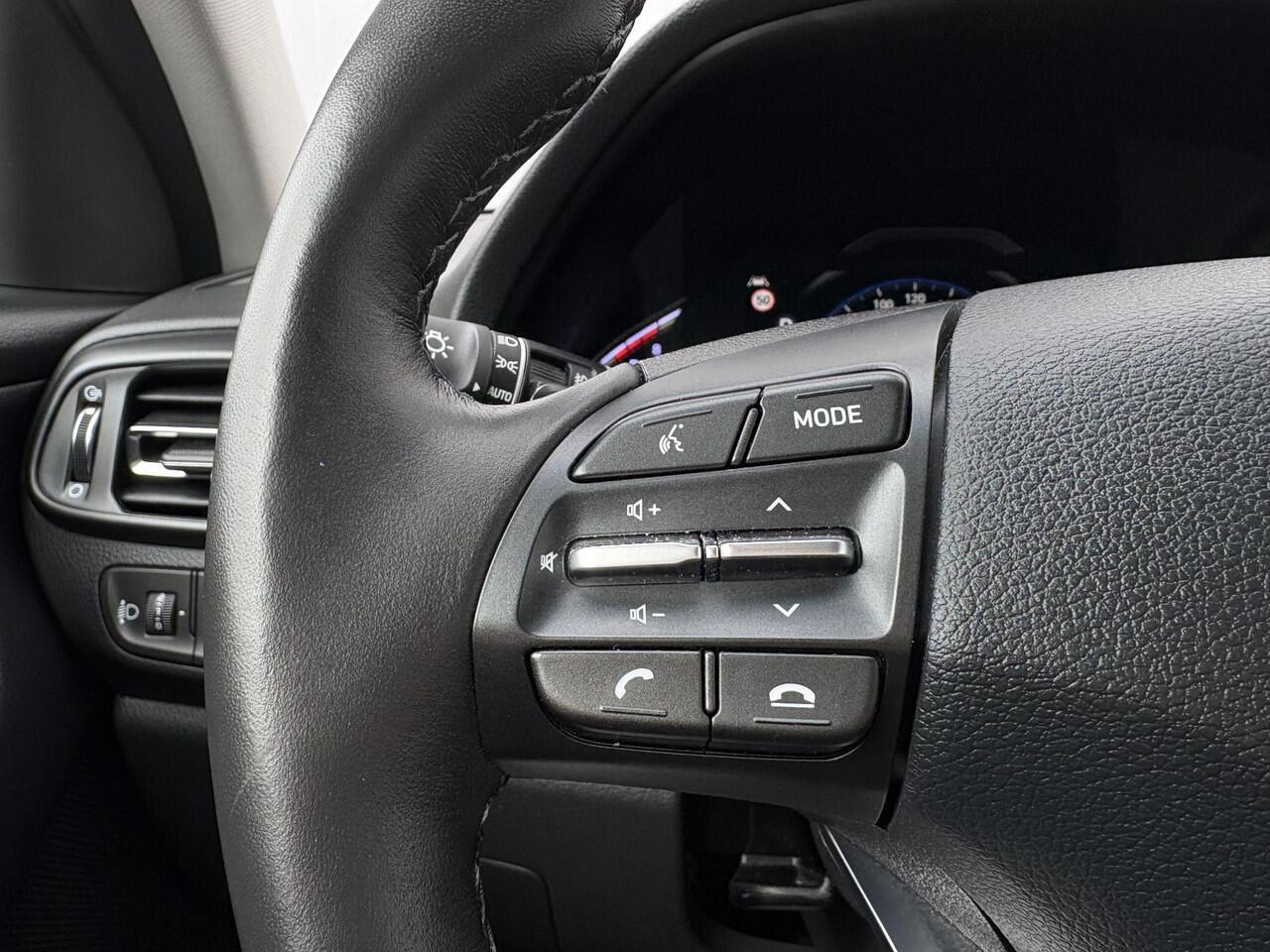 Hyundai I 30 1.0 T-GDi MHEV Comfort Smart Automaat / All-season banden / Apple Carplay/Android Auto / Stoel en stuur verwarming / Automaat / Cruise Control /
