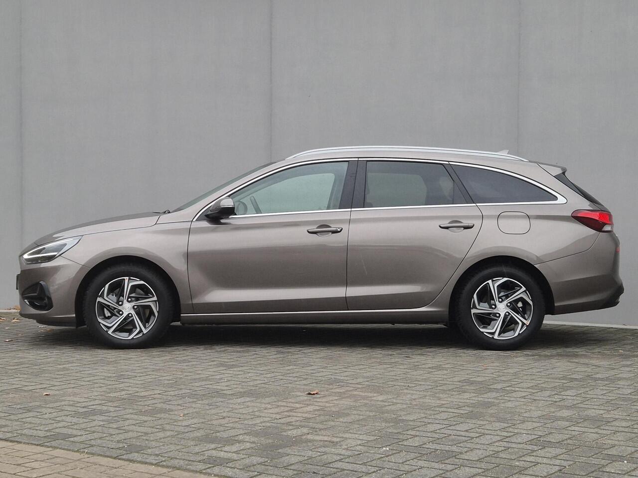 Hyundai I 30 Wagon 1.0 T-GDi MHEV Comfort Smart Handgeschakeld / Fabrieksgarantie tot 01-2029 / Dealer onderhouden / Stuur en Stoel verwarming / Achteruitrijcamera / Cruise control / Apple Carplay Android Auto / Climate control /