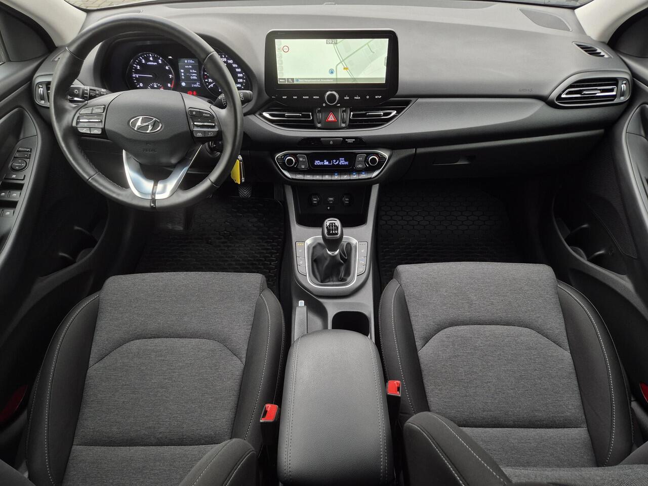 Hyundai I 30 Wagon 1.0 T-GDi MHEV Comfort Smart Handgeschakeld / Fabrieksgarantie tot 01-2029 / Dealer onderhouden / Stuur en Stoel verwarming / Achteruitrijcamera / Cruise control / Apple Carplay Android Auto / Climate control /