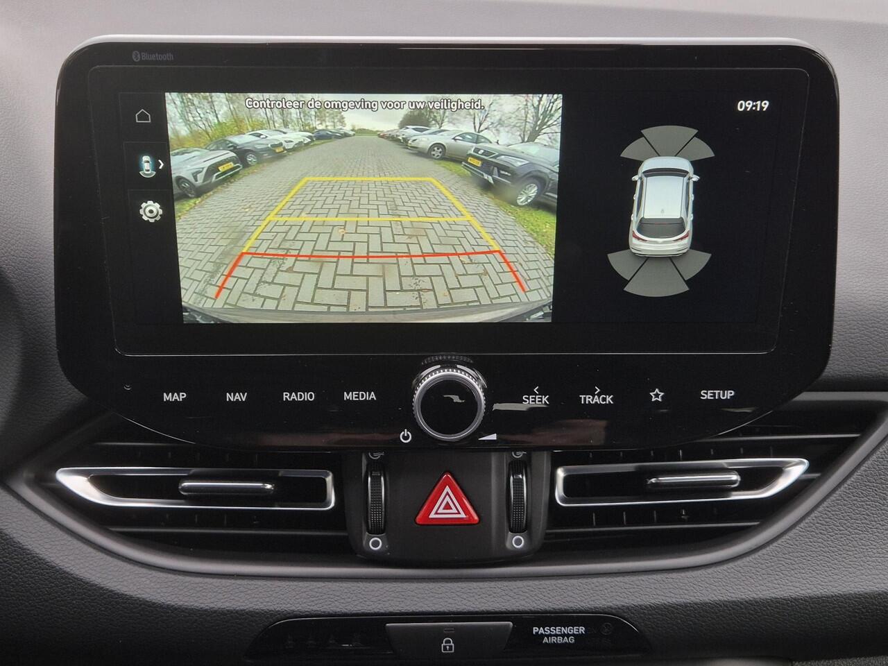 Hyundai I 30 Wagon 1.0 T-GDi MHEV Comfort Smart Handgeschakeld / Fabrieksgarantie tot 01-2029 / Dealer onderhouden / Stuur en Stoel verwarming / Achteruitrijcamera / Cruise control / Apple Carplay Android Auto / Climate control /