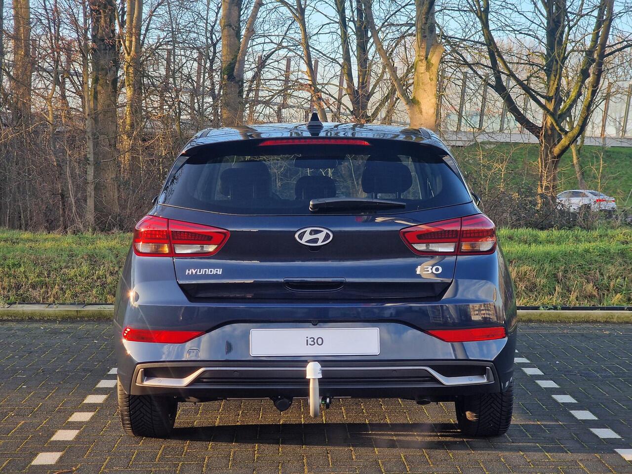 Hyundai I 30 1.5 T-GDi MHEV Premium | ¤3000 KORTING | AFNEEMBARE TREKHAAK | ALL SEASON BANDEN | STOEL/-STUUR VERWARMING |