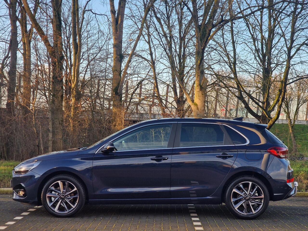 Hyundai I 30 1.5 T-GDi MHEV Premium | ¤3000 KORTING | AFNEEMBARE TREKHAAK | ALL SEASON BANDEN | STOEL/-STUUR VERWARMING |