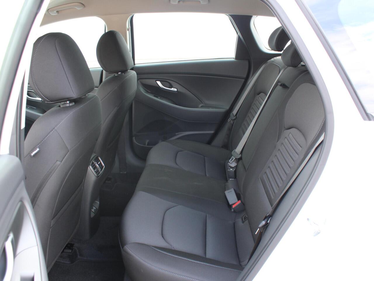 Hyundai I 30 Wagon 1.0 T-GDi MHEV Comfort / Navigatie + Android Auto/Apple Carplay / DAB / Climate Control / Cruise Control / Achteruitrijcamera /