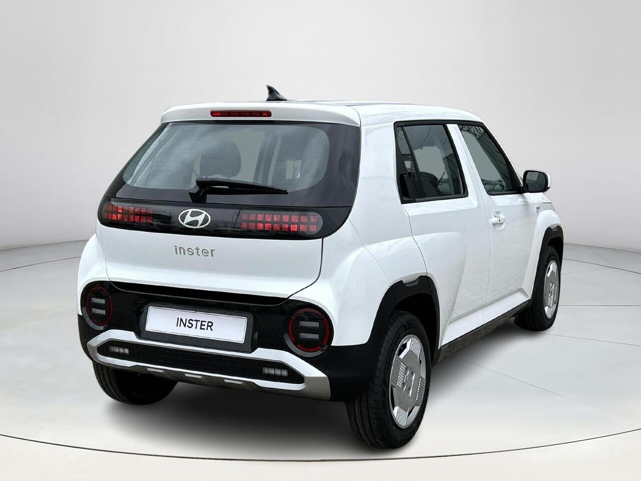 Hyundai INSTER E-Motion 49 kWh | 3.000,- korting | Gratis laadstation t.w.v. 589,- | Uit voorraad leverbaar | Achteruitrijcamera | Adaptieve Cruise Control | Climate Control | Elektrisch verstelbare spiegels |